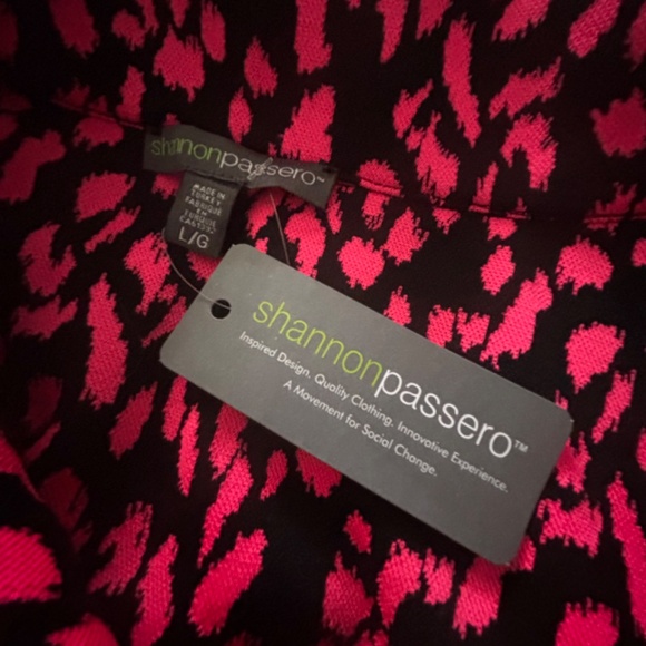 Pink leopard Saylor Jacket, Shannon Passero - Picture 4 of 4
